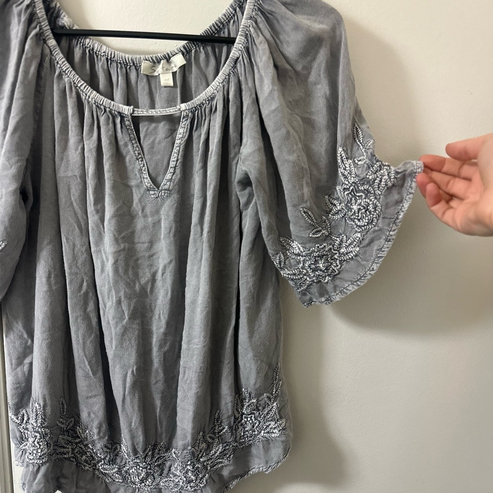 Solitaire for Anthropologie Grey Embroidered Boho Blouse - Picture 4 of 9